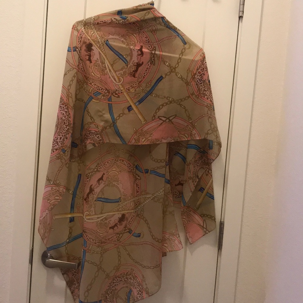 Vintage chain print scarf